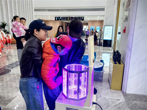 �U�普大篷车助力口腔健��h��园会 专业�U�普携手���味游戏点亮健康�W�容